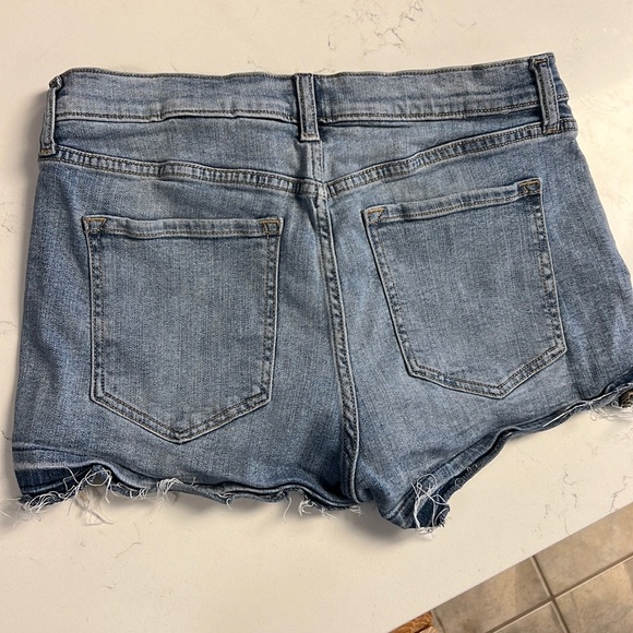 Banana Republic light blue premium denim mid-rise jean shorts - Picture 7 of 9